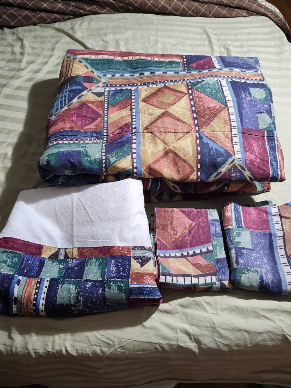 Aztec queen comforter, bed skirt & pillow shams